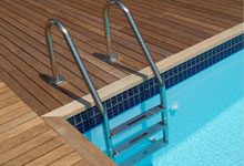 Echelle piscine excamotable en une ou deux parties