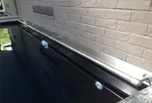 Rampe murale pour exercices de nage