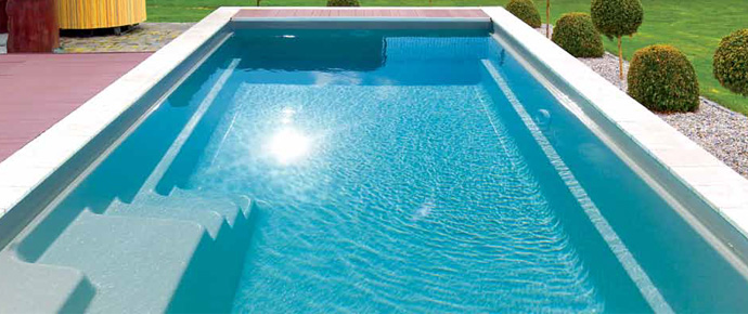 Piscine ludique, économique, mini piscine, escalier toute largeur