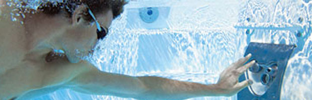 Sport et amusement par la nage à contre-courant piscine